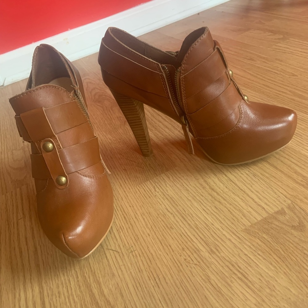 Type Z size 7 booties for women in tan